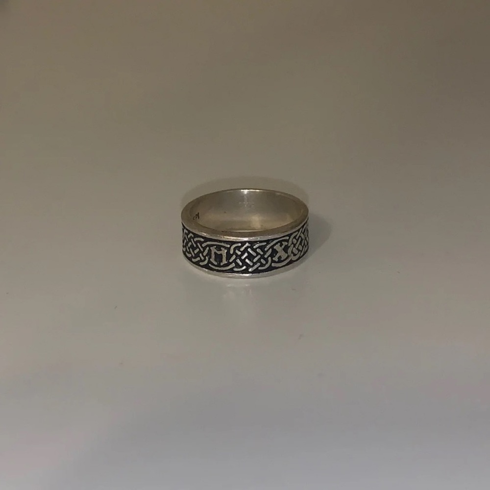 Silver Celtic knot ring!